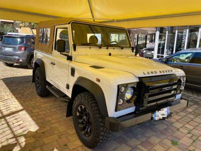 Land Rover Defender 90 2.2 TD4 Station Wagon Bianco usata Acquasparta