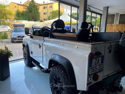 Land Rover Defender 90 2.2 TD4 Station Wagon Bianco usata Acquasparta