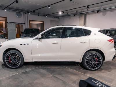 Maserati Levante 3.8 V8 Trofeo 580cv auto*FERRARI*IVA ESP.* Bianco usata MILANO