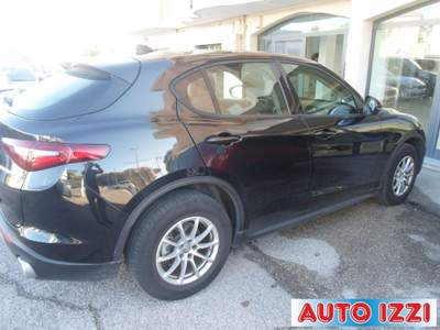 Alfa Romeo Stelvio  2.2 t Business Q4 190cv auto Nero usata Vasto