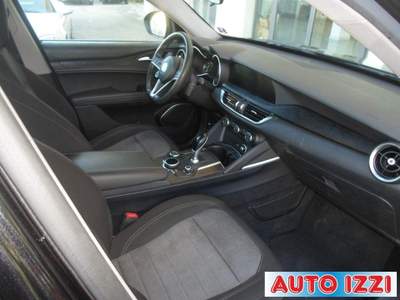 Alfa Romeo Stelvio  2.2 t Business Q4 190cv auto Nero usata Vasto
