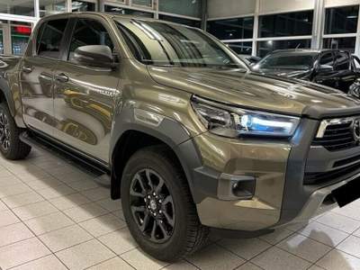 Toyota Hilux 2.8 D A/T 4WD 4 porte Double Cab Invincible Bronzo usata Castelnuovo Rangone