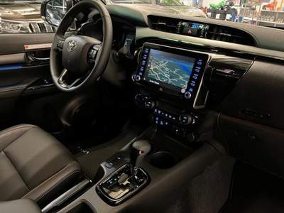 Toyota Hilux 2.8 D A/T 4WD 4 porte Double Cab Invincible Bronzo usata Castelnuovo Rangone