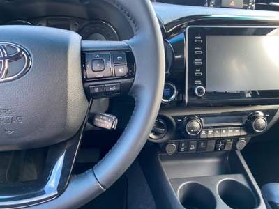 Toyota Hilux 2.8 D A/T 4WD 4 porte Double Cab Invincible Bronzo usata Castelnuovo Rangone