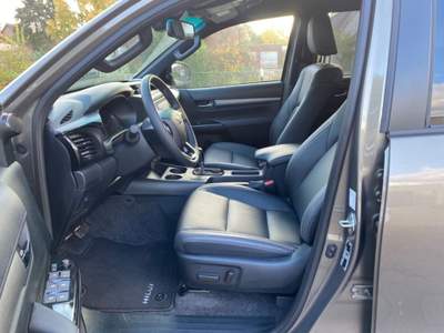 Toyota Hilux 2.8 D A/T 4WD 4 porte Double Cab Invincible Bronzo usata Castelnuovo Rangone