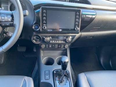 Toyota Hilux 2.8 D A/T 4WD 4 porte Double Cab Invincible Bronzo usata Castelnuovo Rangone