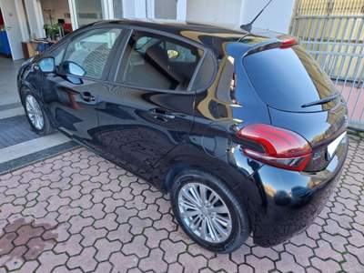 Peugeot 208 BlueHDi 75 5 porte Touch Nero usata Cormano