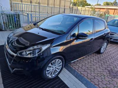Peugeot 208 BlueHDi 75 5 porte Touch Nero usata Cormano