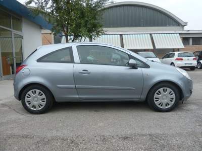 Opel Corsa 1.2 3 porte Club Ok Neopatentati Argento usata Forlì
