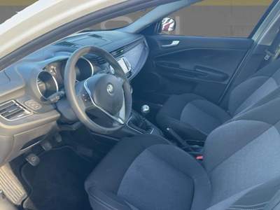 Alfa Romeo Giulietta 1.4 Turbo 120 CV Argento usata Castelnuovo Rangone