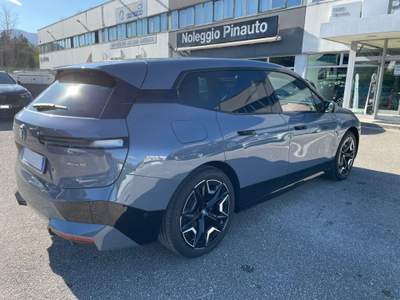 BMW iX xDrive50 Pacchetto Sportivo Grigio usata Ceppaloni