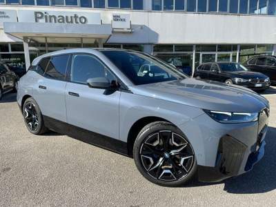 BMW iX xDrive50 Pacchetto Sportivo Grigio usata Ceppaloni