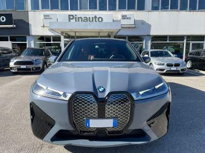 BMW iX xDrive50 Pacchetto Sportivo Grigio usata Ceppaloni
