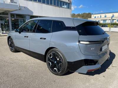 BMW iX xDrive50 Pacchetto Sportivo Grigio usata Ceppaloni