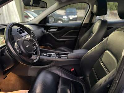 Jaguar F-Pace Jaguar F-Pace 2.0D 180cv Automatica Tetto apribile Argento usata Pompei