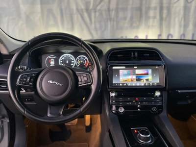 Jaguar F-Pace Jaguar F-Pace 2.0D 180cv Automatica Tetto apribile Argento usata Pompei