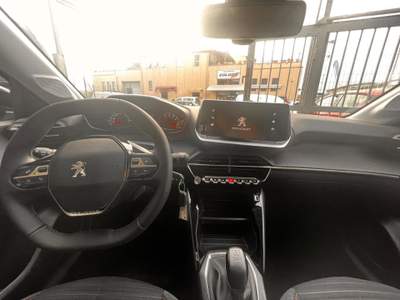 Peugeot 208 PureTech 75 Stop&Start 5 porte Active Pack Bianco usata Portoferraio