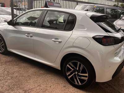 Peugeot 208 PureTech 75 Stop&Start 5 porte Active Pack Bianco usata Portoferraio