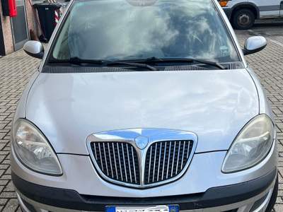 Lancia Ypsilon Unico proprietario, tenuta sempre in box   NEOPATENTATI Argento usata Galliate