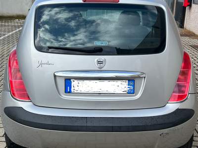 Lancia Ypsilon Unico proprietario, tenuta sempre in box   NEOPATENTATI Argento usata Galliate