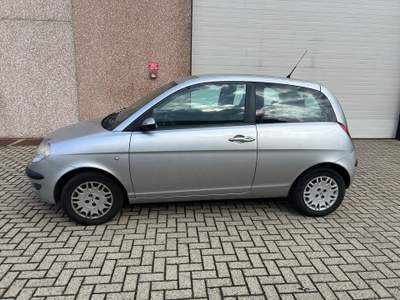 Lancia Ypsilon Unico proprietario, tenuta sempre in box   NEOPATENTATI Argento usata Galliate