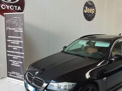 BMW Serie 3 330d Tetto panoramico apribile-navigatore-cruise Nero usata Collegno