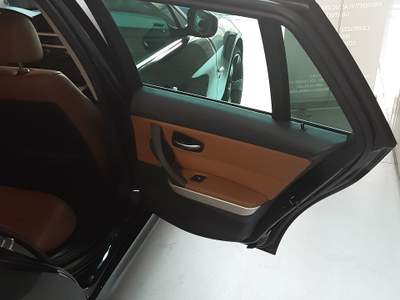 BMW Serie 3 330d Tetto panoramico apribile-navigatore-cruise Nero usata Collegno