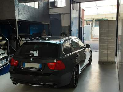 BMW Serie 3 330d Tetto panoramico apribile-navigatore-cruise Nero usata Collegno
