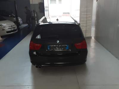BMW Serie 3 330d Tetto panoramico apribile-navigatore-cruise Nero usata Collegno