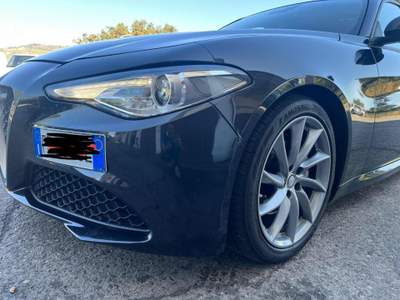 Alfa Romeo Giulia 2.2 Turbodiesel 180 CV Business Sport Nero usata Francavilla in Sinni