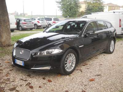 Jaguar XF Sportbrake 2.2 D 200 CV Premium Luxury Nero usata Ferrara
