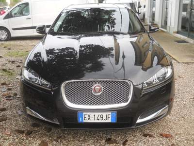 Jaguar XF Sportbrake 2.2 D 200 CV Premium Luxury Nero usata Ferrara