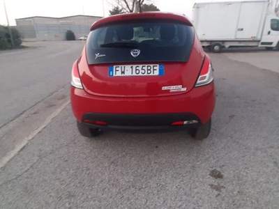 Lancia Ypsilon 0.9 TwinAir 5 porte Metano Ecochic Rosso usata Martinsicuro
