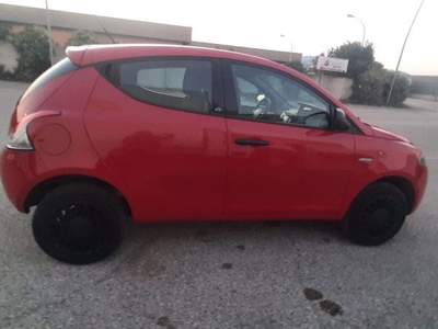Lancia Ypsilon 0.9 TwinAir 5 porte Metano Ecochic Rosso usata Martinsicuro