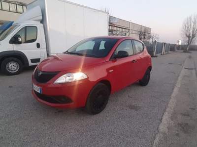 Lancia Ypsilon 0.9 TwinAir 5 porte Metano Ecochic Rosso usata Martinsicuro