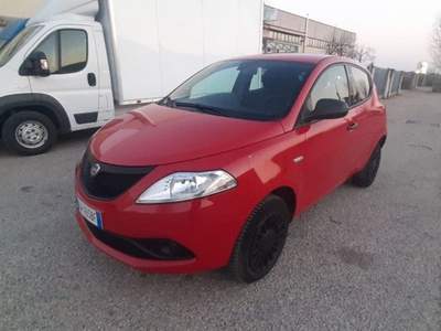 Lancia Ypsilon 0.9 TwinAir 5 porte Metano Ecochic Rosso usata Martinsicuro