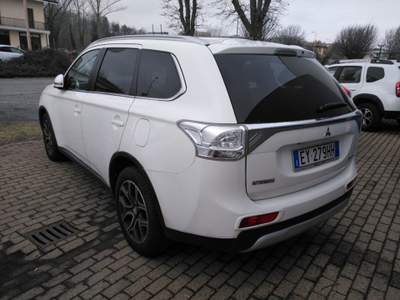 Mitsubishi Outlander 2.2 DI-D 4WD Instyle 7p. Bianco usata Alba