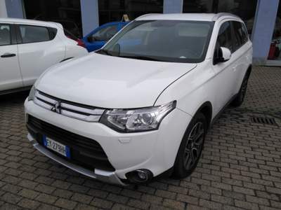 Mitsubishi Outlander 2.2 DI-D 4WD Instyle 7p. Bianco usata Alba