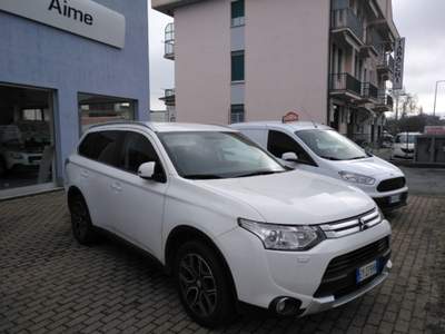 Mitsubishi Outlander 2.2 DI-D 4WD Instyle 7p. Bianco usata Alba