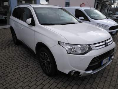 Mitsubishi Outlander 2.2 DI-D 4WD Instyle 7p. Bianco usata Alba