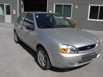 Ford Fiesta 1.2i 16V cat 3 porte Ghia "NEOPATENTATI" Argento usata Beinette