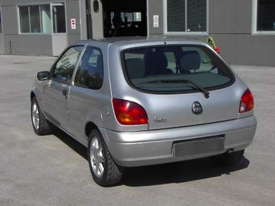 Ford Fiesta 1.2i 16V cat 3 porte Ghia "NEOPATENTATI" Argento usata Beinette