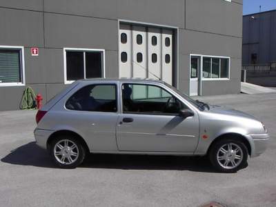 Ford Fiesta 1.2i 16V cat 3 porte Ghia "NEOPATENTATI" Argento usata Beinette