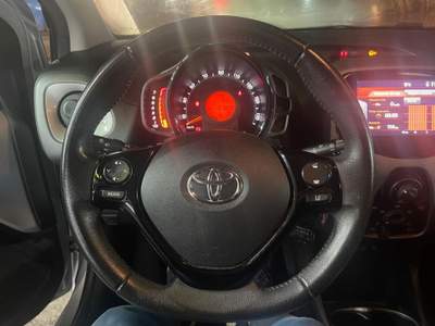 Toyota Aygo 1.0 VVT-i 72 CV 5 porte x-clusiv MMT Argento usata Roma