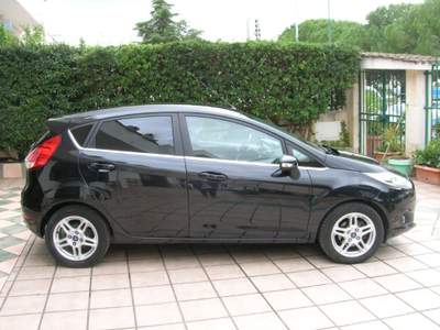 Ford Fiesta 1.5 TDCi 75CV 5 porte Titanium Nero usata Montemesola