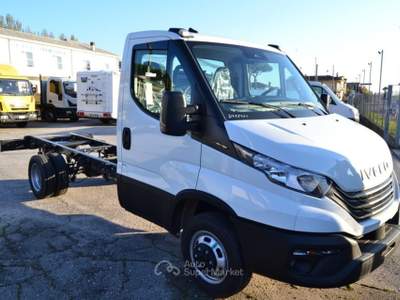 Iveco Daily 35C16 3.0 TELAIO NUOVO PASSO 3750 Bianco usata COMACCHIO