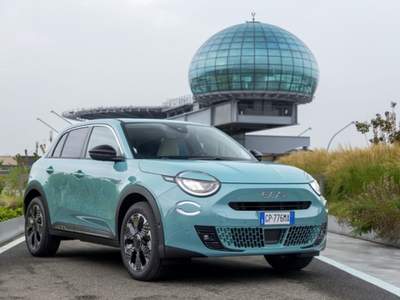 Fiat 600 Hybrid MHEV La Prima Arancione usata Bastia Umbra