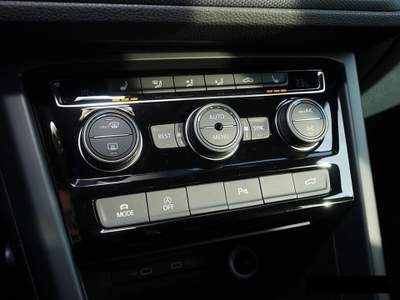 Volkswagen Touran 2.0 TDI 122 CV Active BlueMotion Technology Blu/Azzurro usata Castelnuovo Rangone