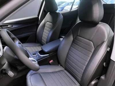 Alfa Romeo Stelvio 2.0 Turbo 200 CV AT8 Q4 Executive Nero usata Castelnuovo Rangone