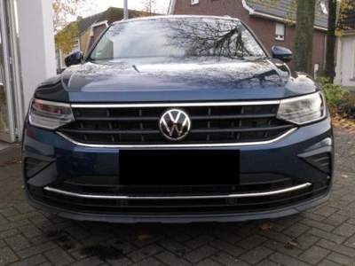 Volkswagen Tiguan 2.0 TDI SCR Life Blu/Azzurro usata Castelnuovo Rangone